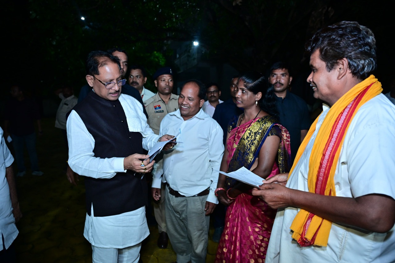 मुख्यमंत्री विष्णु देव साय ने बगिया में सुनीं जनसमस्याएं, त्वरित निराकरण के दिए निर्देश