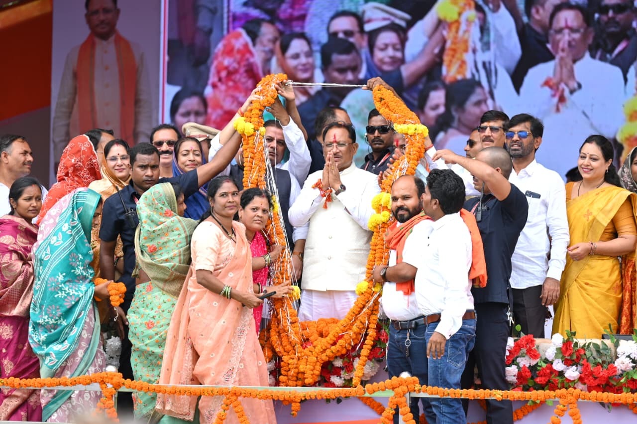 रक्षाबंधन पर 'विष्णु भैया' की बड़ी सौगात: छत्तीसगढ़ की 67 लाख महतारियों के खाते में आए 631 करोड़, बालोद को मिला 102 करोड़ का विकास प्रोजेक्ट