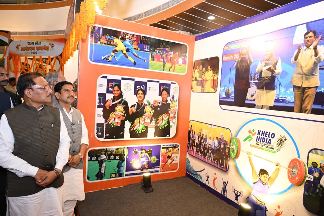 रायपुर: नेशनल स्पोर्ट्स डे पर सीएम विष्णु देव साय ने लॉन्च की 'हमारे खिलाड़ी' बुक, फोटो प्रदर्शनी में दिखी दिग्गजों की झलक
