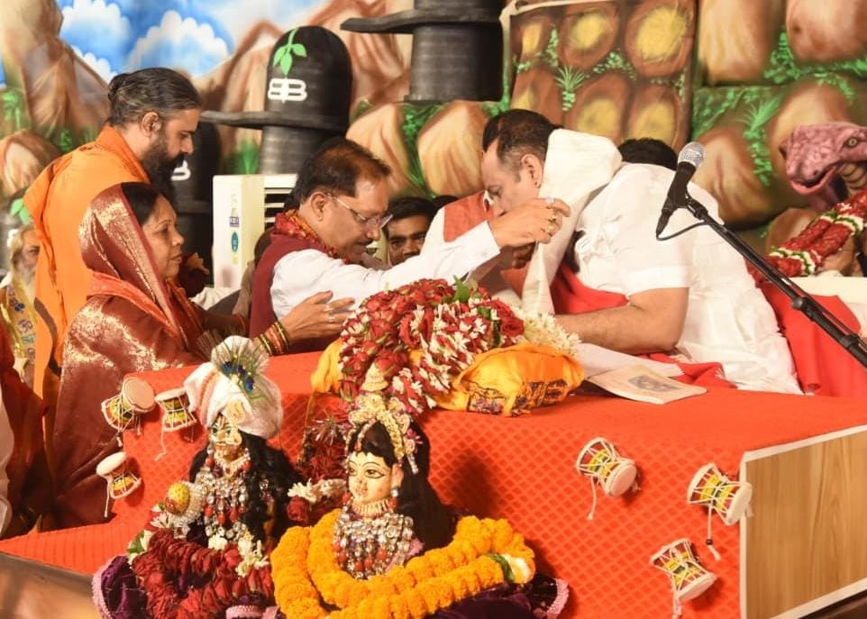 भिलाई में शिव महापुराण कथा के समापन पर पहुंचे मुख्यमंत्री विष्णु देव साय, छत्तीसगढ़ की सुख-समृद्धि के लिए की विशेष पूजा-अर्चना