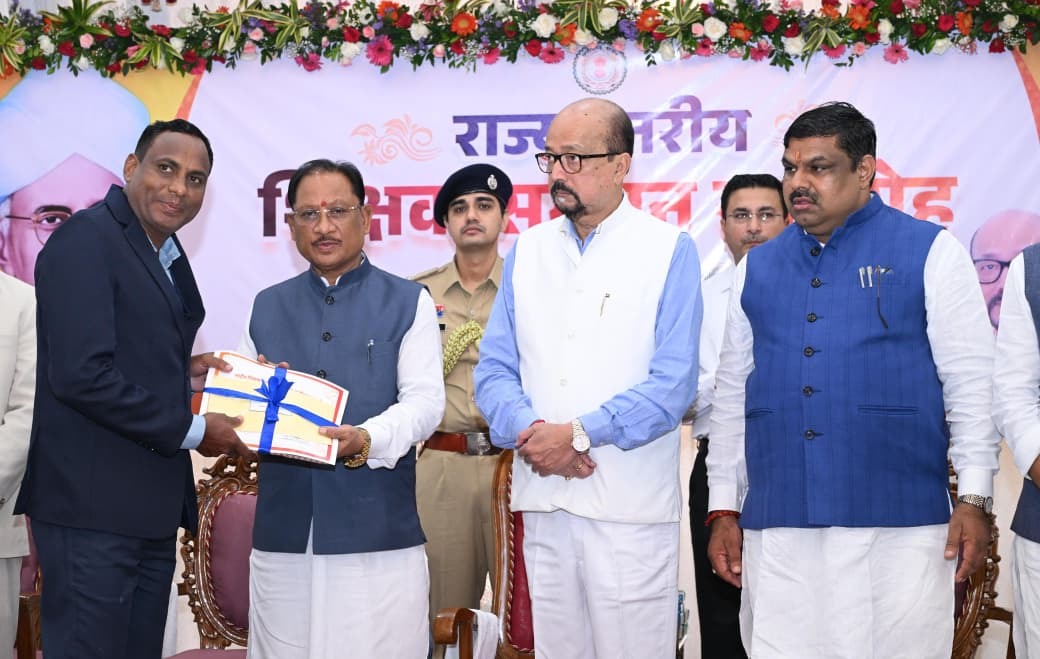 प्रदेश के 63 शिक्षकों को मिला राज्यपाल पुरस्कार