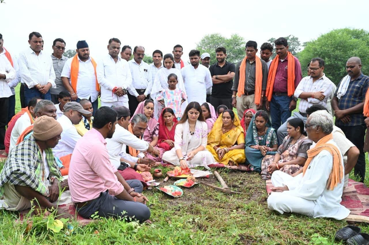 वनांचल में बनेगा सामुदायिक भवन, विधायक भावना बोहरा ने रखी आधारशिला