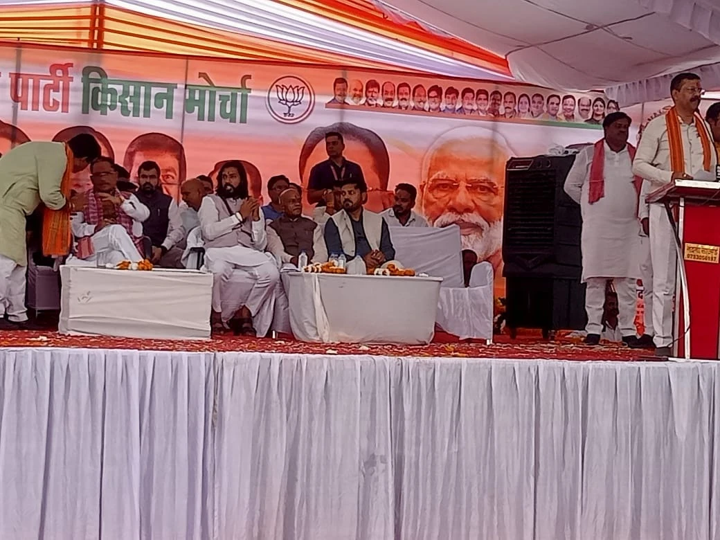 बिरगांव में विश्वकर्मा पूजा के साथ किसान-मजदूरों का जमघट, विकास के संकल्प के साथ मना उत्सव