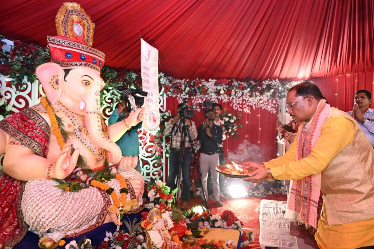 मुख्यमंत्री निवास में विराजे 'विघ्नहर्ता', विष्णु देव साय ने की प्रदेश की खुशहाली के लिए विशेष पूजा-अर्चना