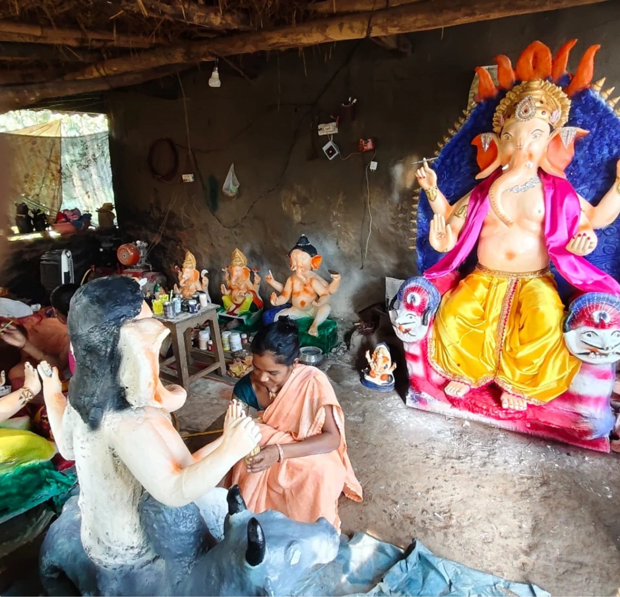बस्तर की महिलाओं का 'मिट्टी' प्रेम लाया रंग, गणेश प्रतिमाएं बेचकर कमाए 1.80 लाख रुपये