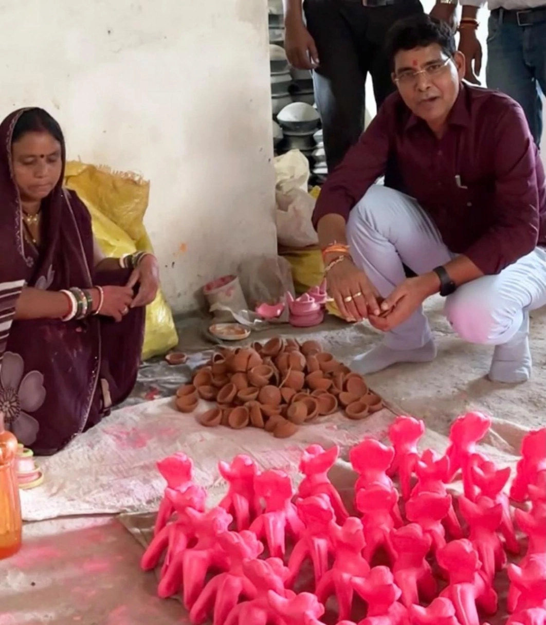 प्रधानमंत्री के 25 साल के सेवाकाल पर मनेगा उत्सव, शाम को दीप प्रज्ज्वलित करेंगे नागरिक