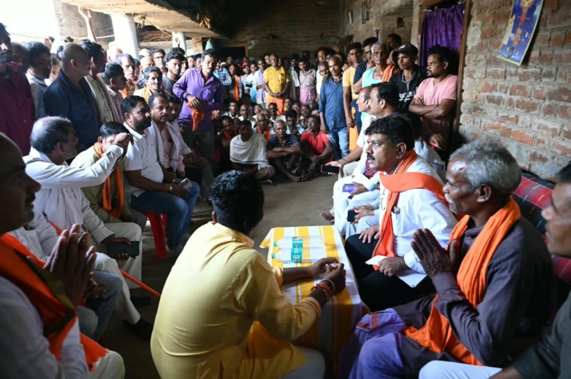 महाराष्ट्र सड़क हादसे के पीड़ितों के बीच पहुंचे उपमुख्यमंत्री विजय शर्मा, शोकाकुल परिवारों को बंधाया ढांढस