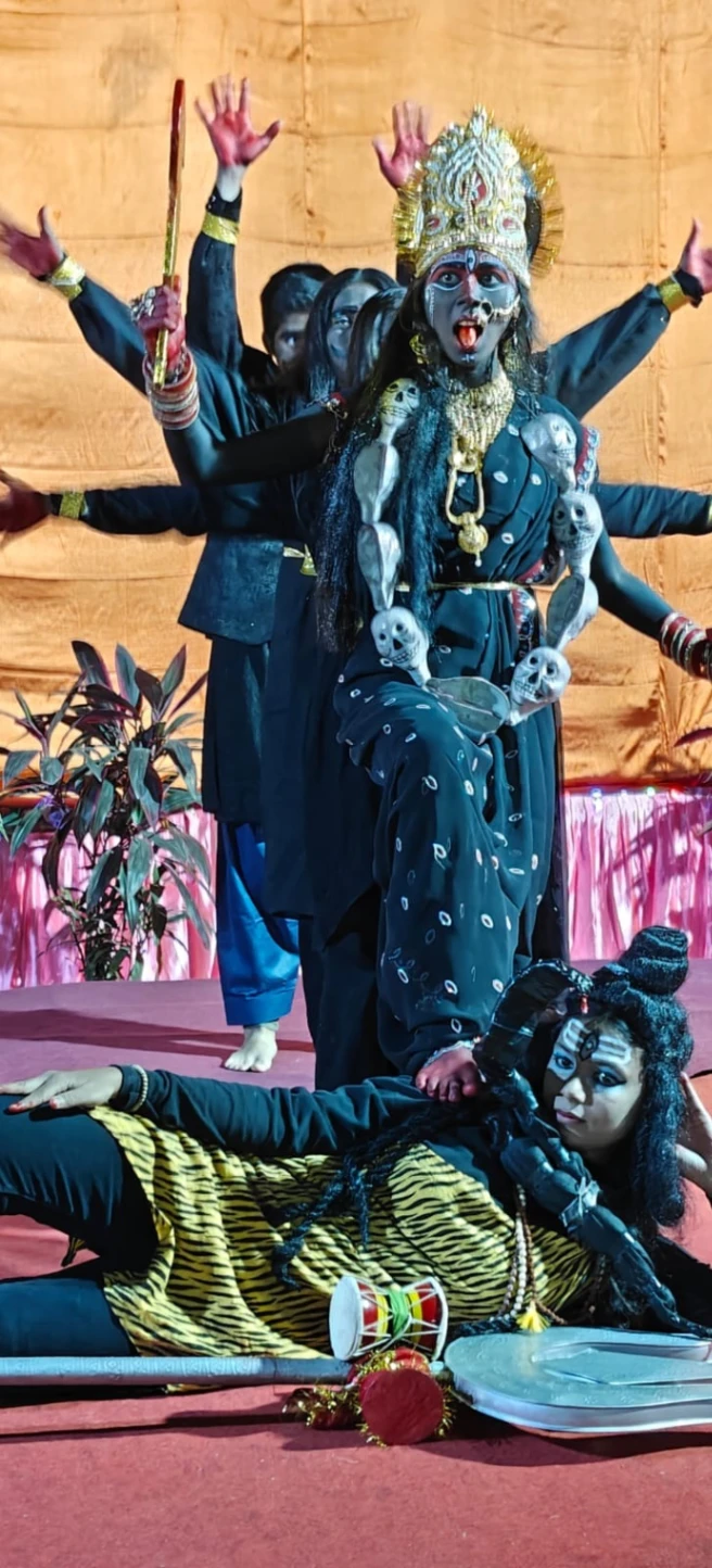 ब्रह्माकुमारीज की चैतन्य देवियों की झांकी में उमड़ी भीड़