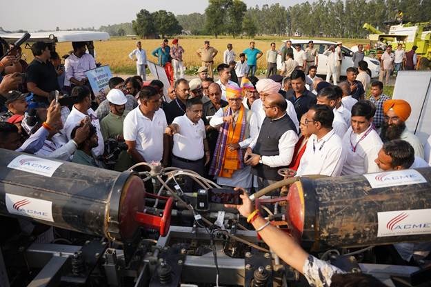 तरावड़ी में खेत बचाओ अभियान का शुभारंभ करते शिवराज सिंह चौहान