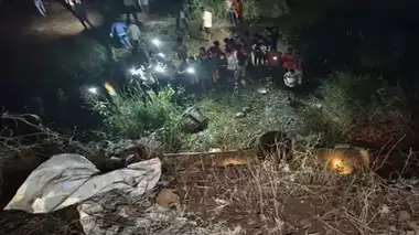 बस खाई में गिरने से 12 की मौत, 15 घायल