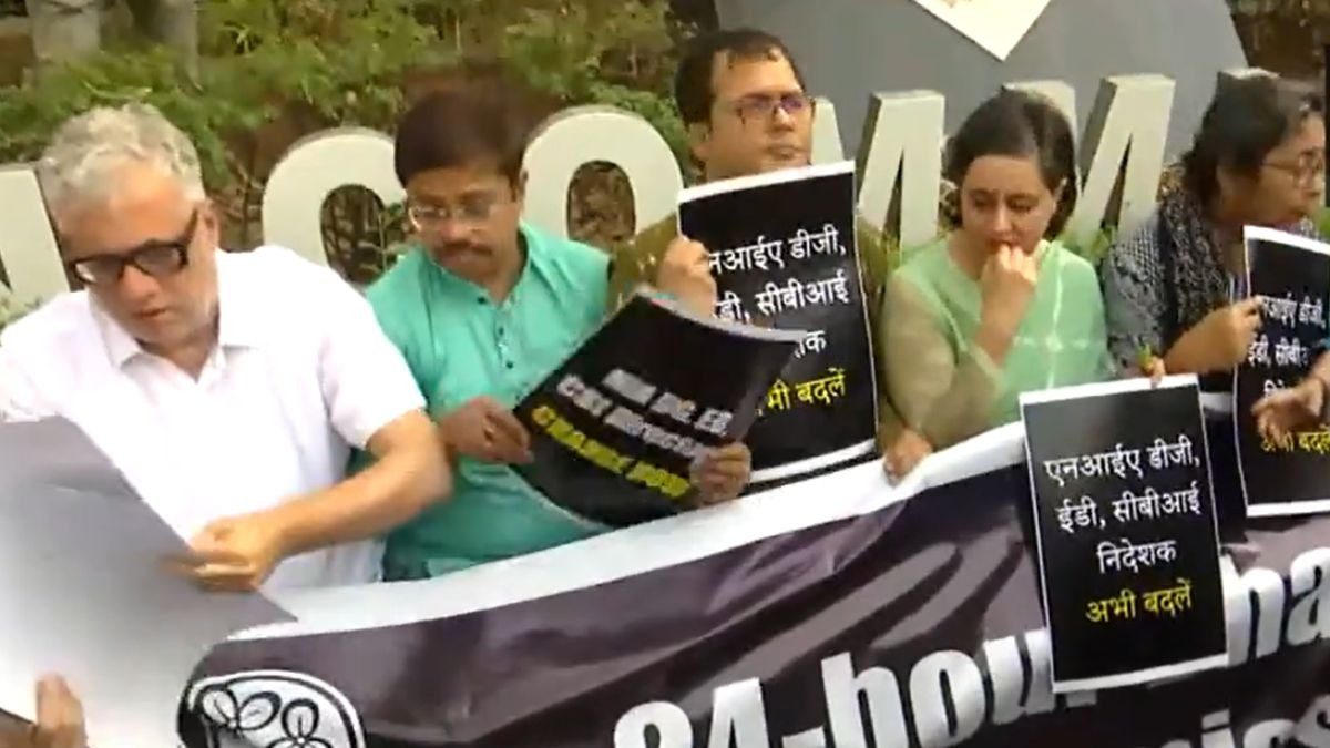 पुलिस ने उठाया तो थाने में ही धरने पर बैठे टीएमसी सांसद