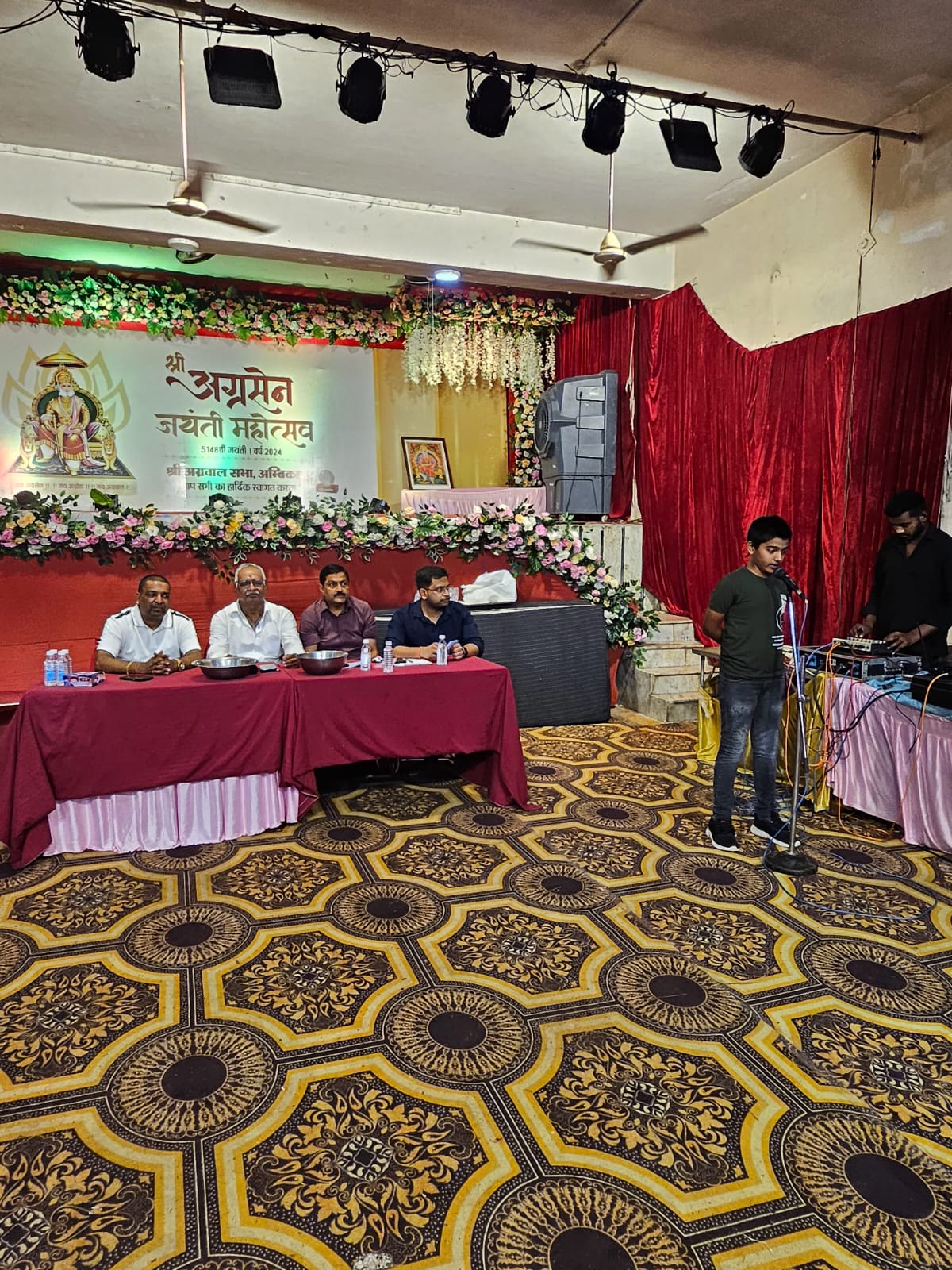 सूर्य नमस्कार प्रतियोगिता में दिखी शारीरिक क्षमता, तीन पीढ़ियों के रैंप वॉक में भी झलका उत्साह