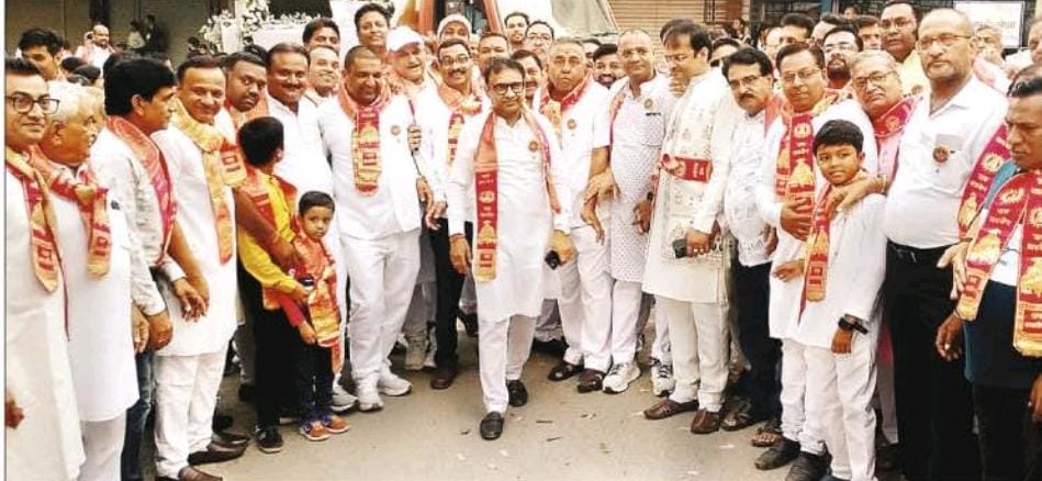 अंबिकापुर में महाराजा अग्रसेन जयंती पर निकाली गई भव्य शोभायात्रा