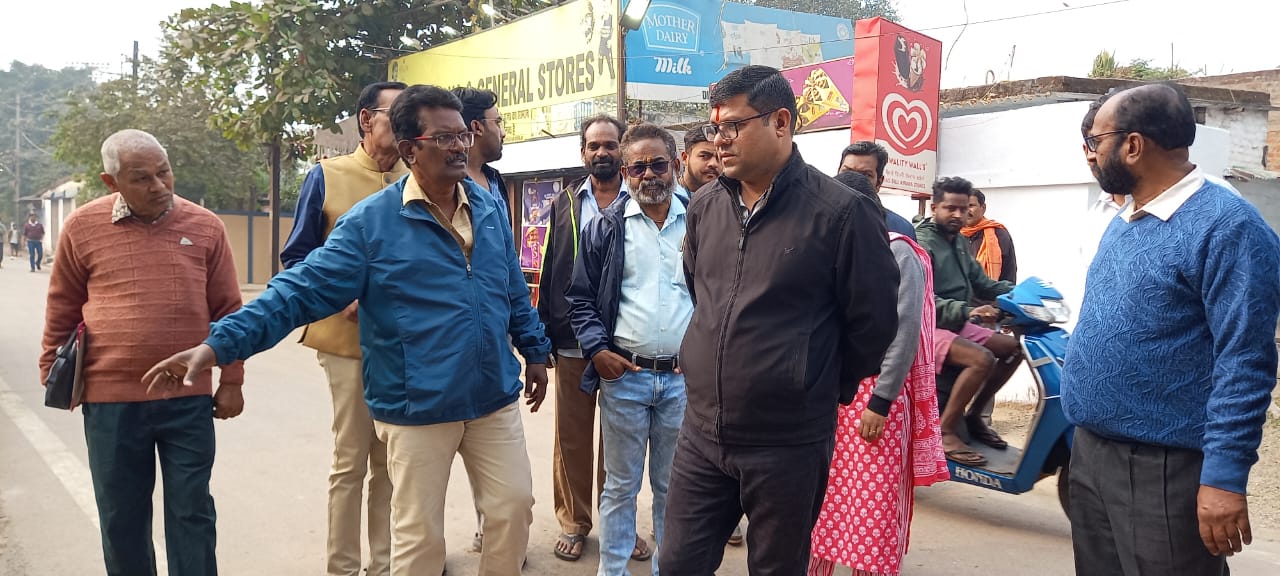 खोर्सीपार में सीवरेज पाइपलाइन बिछाने का कार्य सबके सहयोग से ही होगा पूर्ण - आयुक्त
