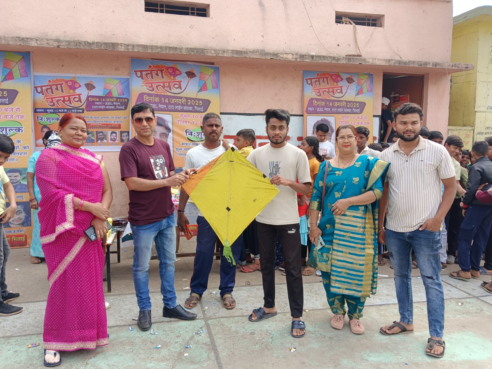 फूलो सामाजिक जनकल्याण समिति ने मकर संक्रांति पर बच्चों संग मनाया पतंग उत्सव