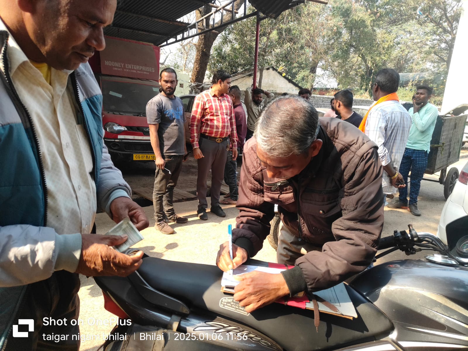 सिंगल यूज प्लास्टिक पर निगम की सख्ती, कचरा फैलाने वालों से वसूला गया 2100 रुपये जुर्माना