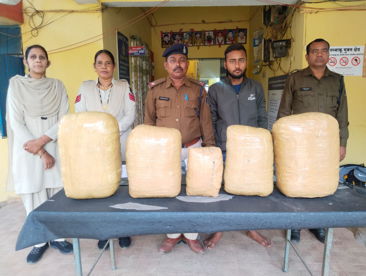 गांजा तस्कर पर बस्तर पुलिस की बड़ी कार्यवाही, रेलवे स्टेशन से 26 किलो गांजा बरामद