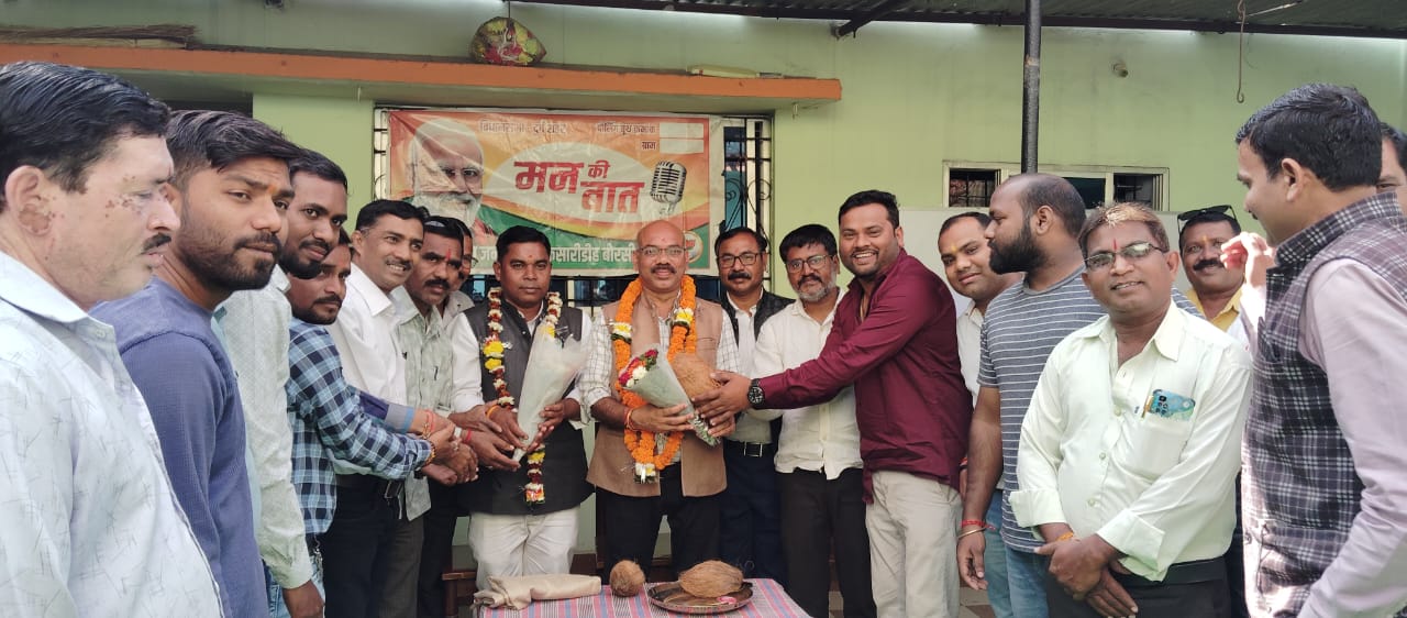 भाजपा कार्यकर्ताओं ने बूथ स्तर पर श्रवण किया प्रधानमंत्री नरेंद्र मोदी जी के 'मन की बात' का 118वां एपिसोड