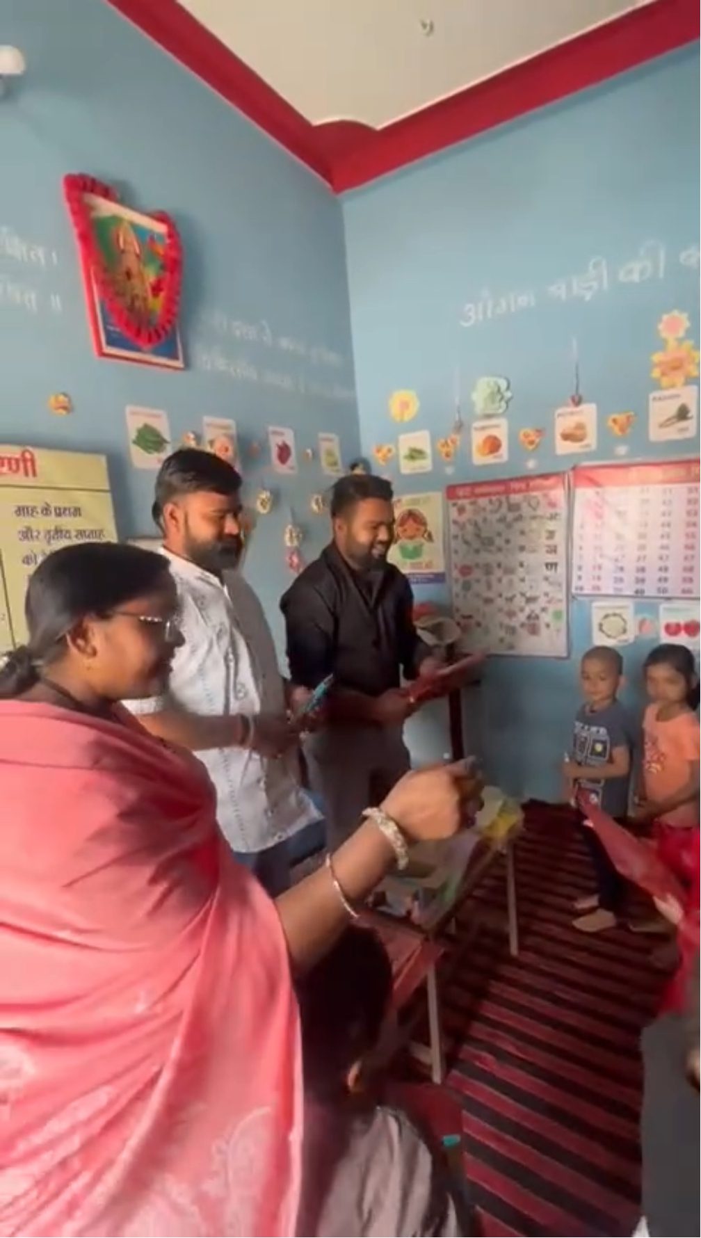 बच्चों को शिक्षा की ओर प्रेरित करने का प्रयास: पूर्व मंत्री सत्यनारायण शर्मा के जन्मदिन पर अध्ययन सामग्री का वितरण