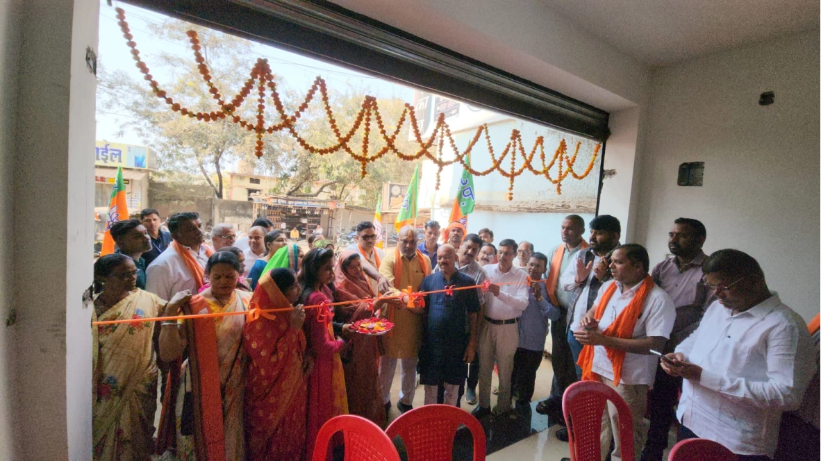 दुर्ग ग्रामीण विधायक ललित चंद्राकर ने उतई नगर पंचायत चुनाव 2025 के भाजपा कार्यालय का किया उद्घाटन