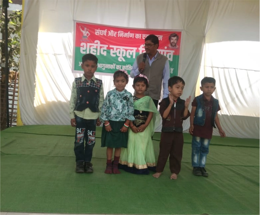 गणतंत्र दिवस पर शहीद स्कूल बीरगांव में किया गया ध्वजारोहण
