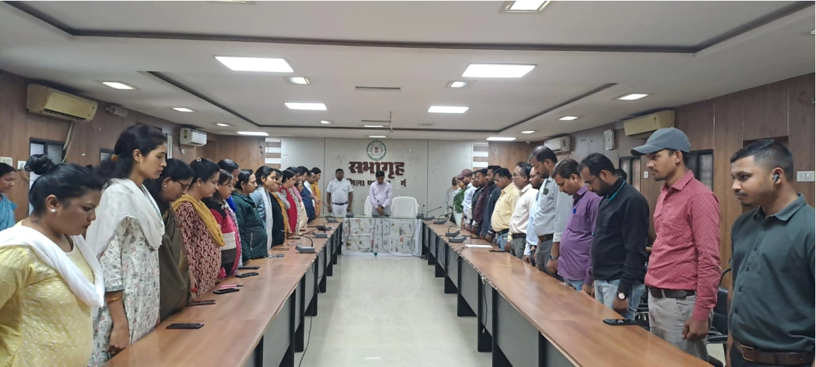 जिला पंचायत में शहीद दिवस पर श्रद्धांजलि