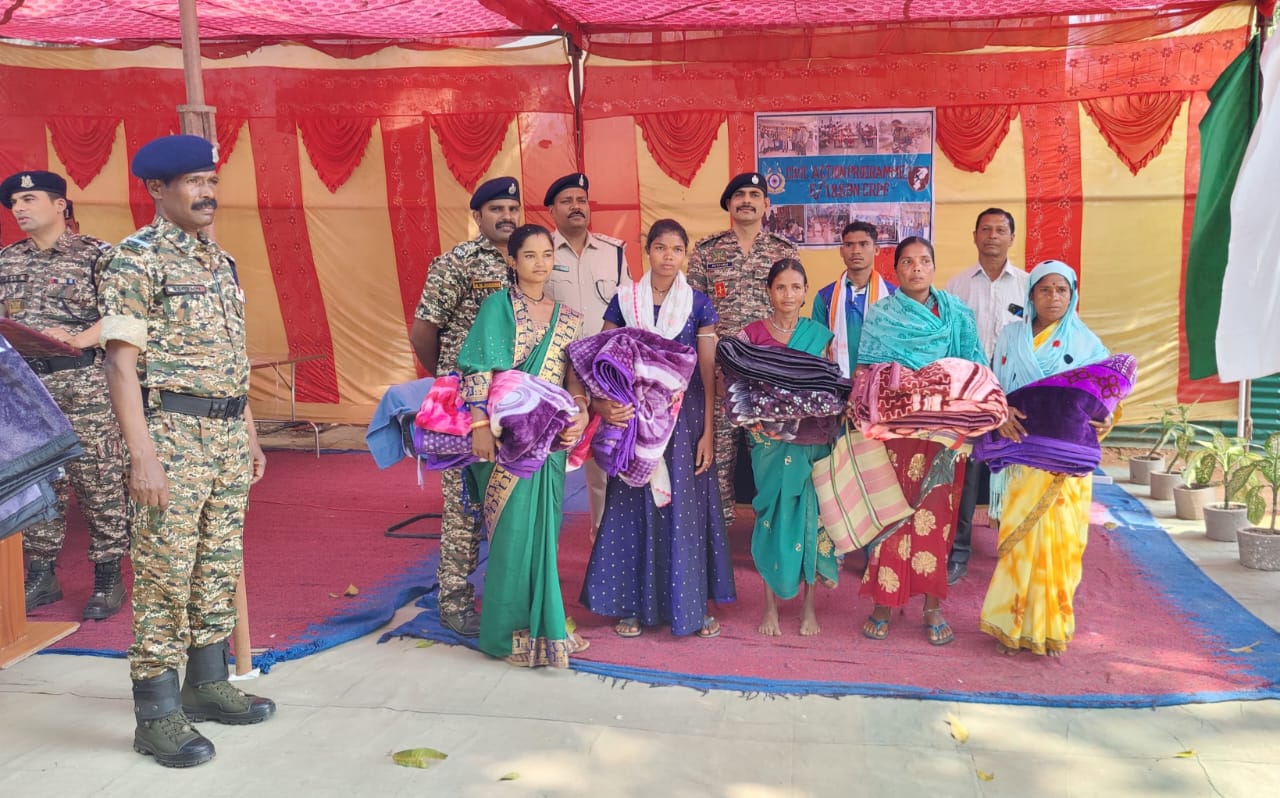 कुकानार में CRPF ने किया सिविक एक्शन प्रोग्राम, जरूरतमंदों को वितरित की आवश्यक सामग्री