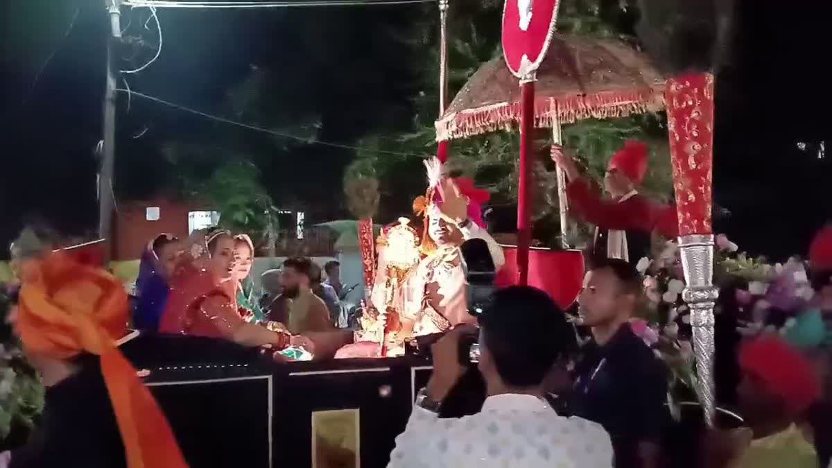 बस्तर राजपरिवार में शाही शादी: कमलचंद्र भंजदेव दुल्हन संग पहुंचे जगदलपुर, भव्य स्वागत