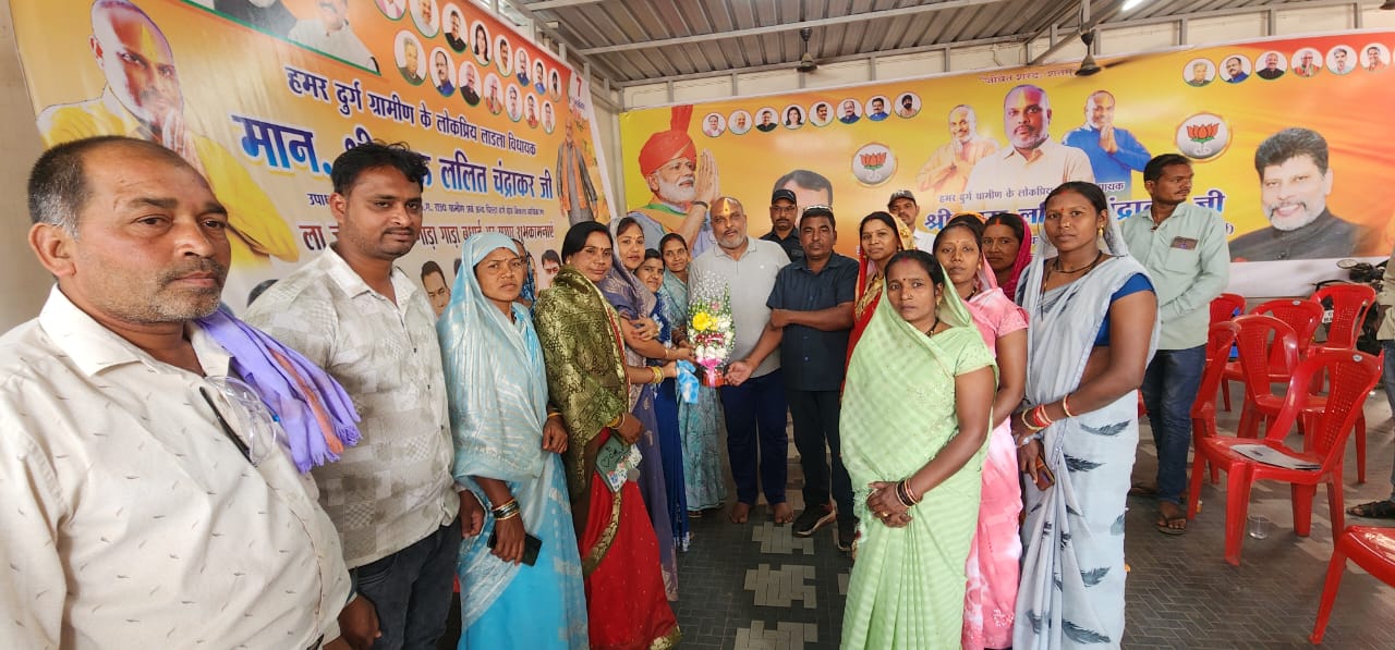 दुर्ग ग्रामीण विधायक ललित चंद्राकर से मुलाकात कर जीत पर जताया आभार, नवनिर्वाचित जनप्रतिनिधियों ने लिया आशीर्वाद