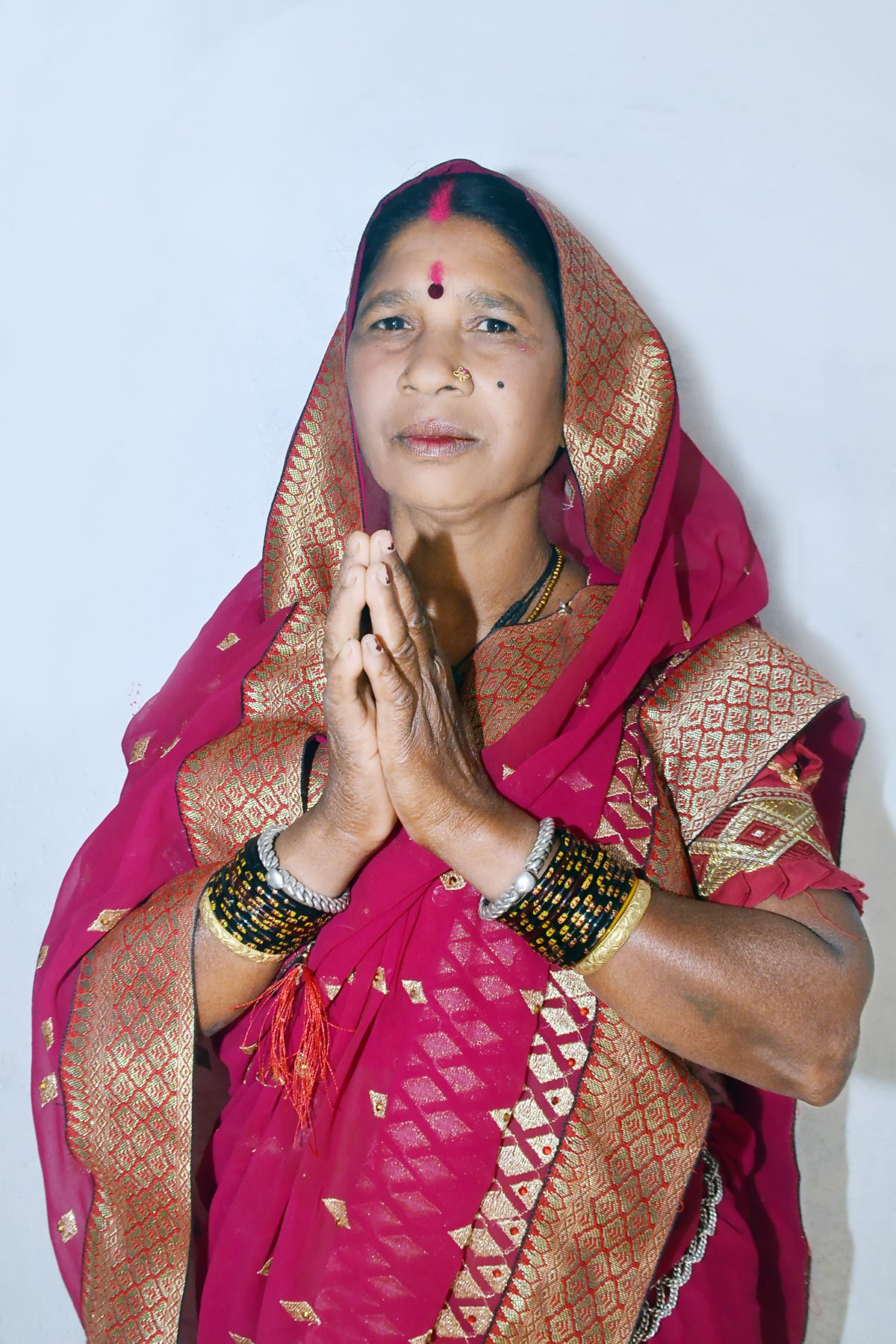 ग्राम पंचायत घणाघाट में श्रीमती मोगरा मनहरण बसोर पुरी ने गांव के घर-घर जा कर अपने लिए मागा समर्थन