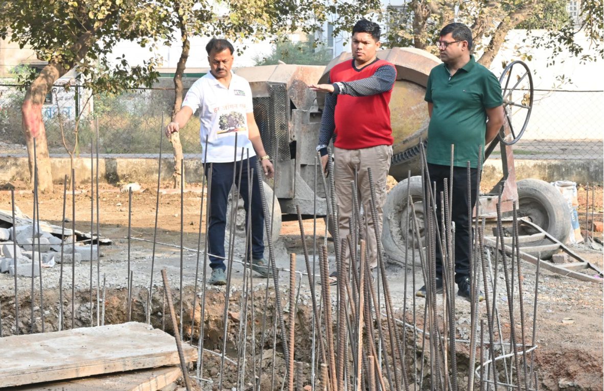 अटल परिसर निर्माण कार्य का आयुक्त ने किया निरीक्षण