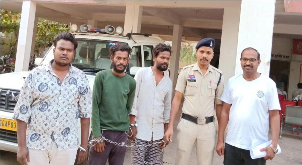 रायपुर पुलिस ने वाहन चोरी में शामिल 03 आरोपियों को किया गिरफ्तार, चोरी की कार और मोटरसाइकिल जब्त