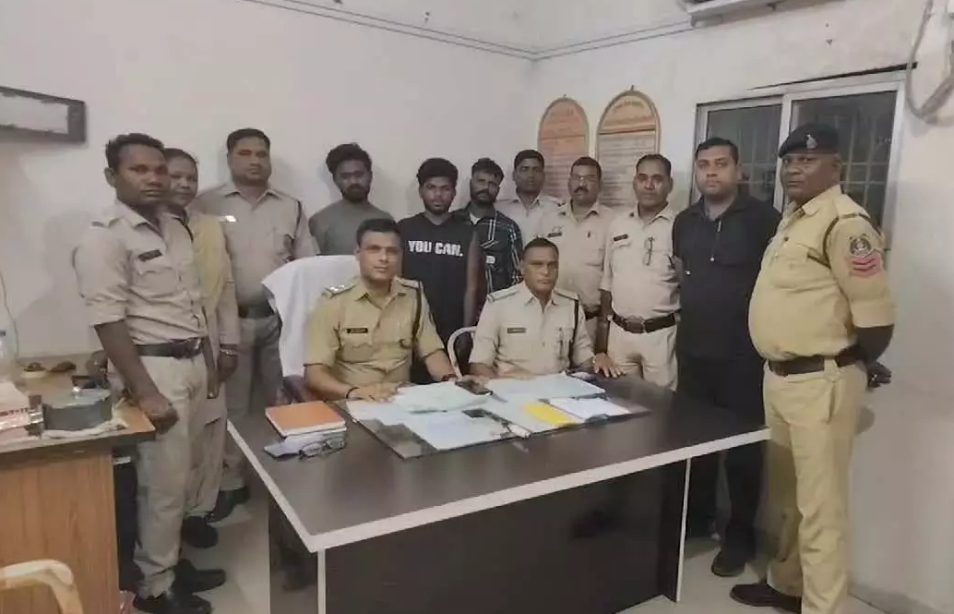 फगुरम में डकैती का खुलासा: सेवानिवृत शिक्षिका के घर लूट करने वाले चार नकाबपोश गिरफ्तार