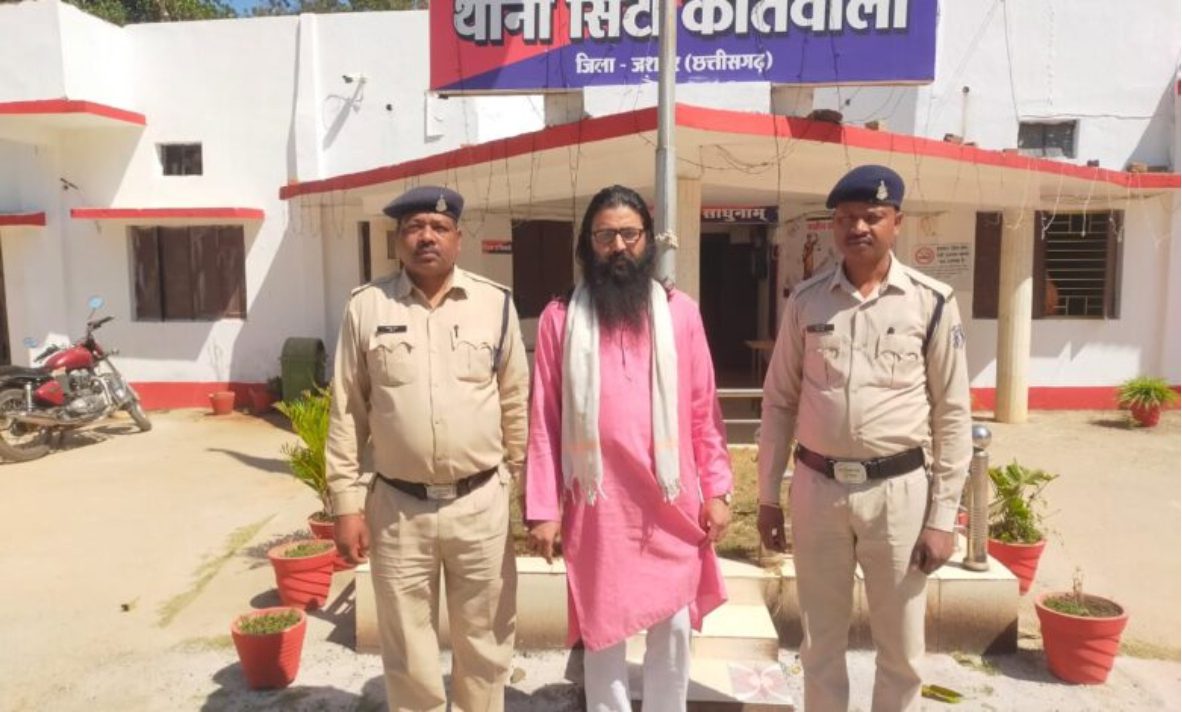 जशपुर पुलिस ने चिटफंड कंपनी के फरार डायरेक्टर जितेन्द्र बीसे को इंदौर से दबोचा, 54 करोड़ की ठगी में था शामिल
