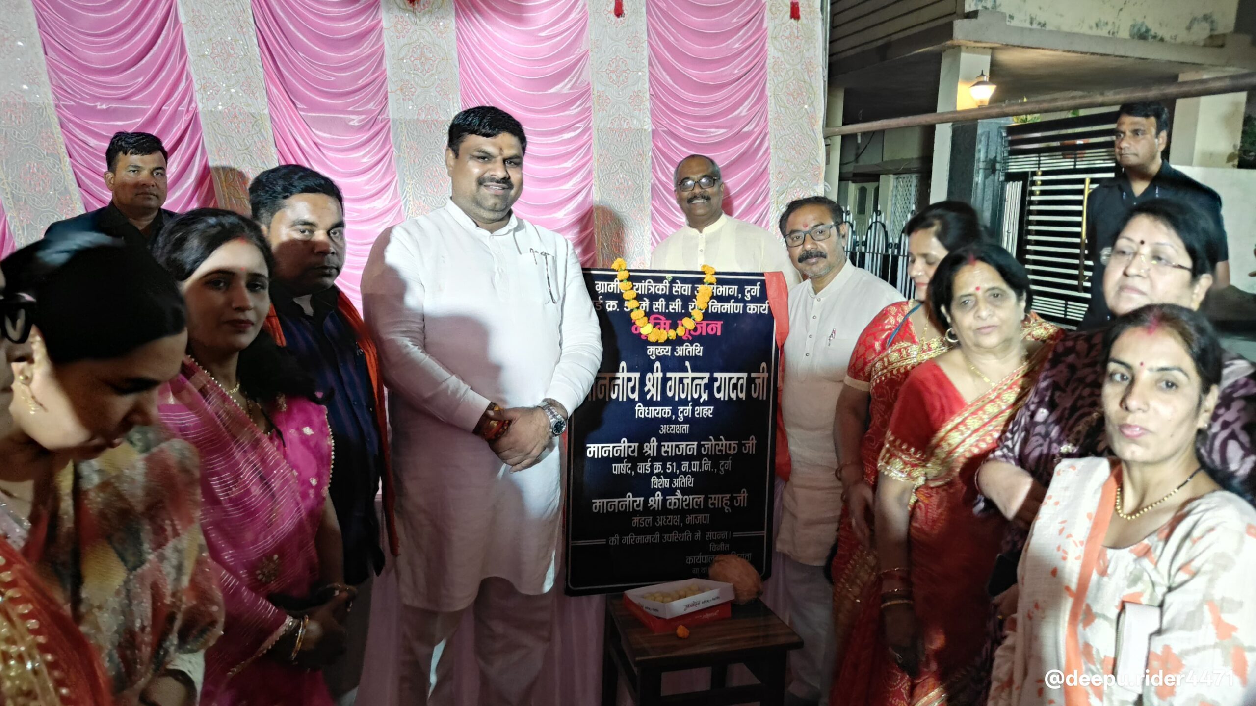 विधायक गजेन्द्र यादव ने किया वार्ड 02, 03 और 51 में सीमेंटीकरण सड़क का भूमिपूजन