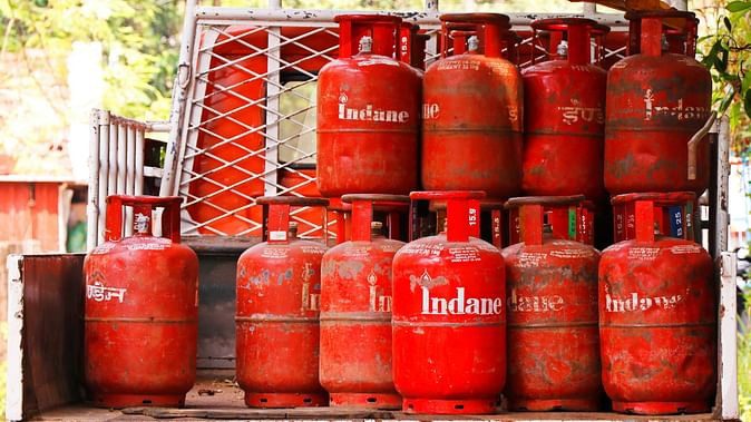 LPG के घाटे में वित्त वर्ष 26 में 45% कमी की संभावना