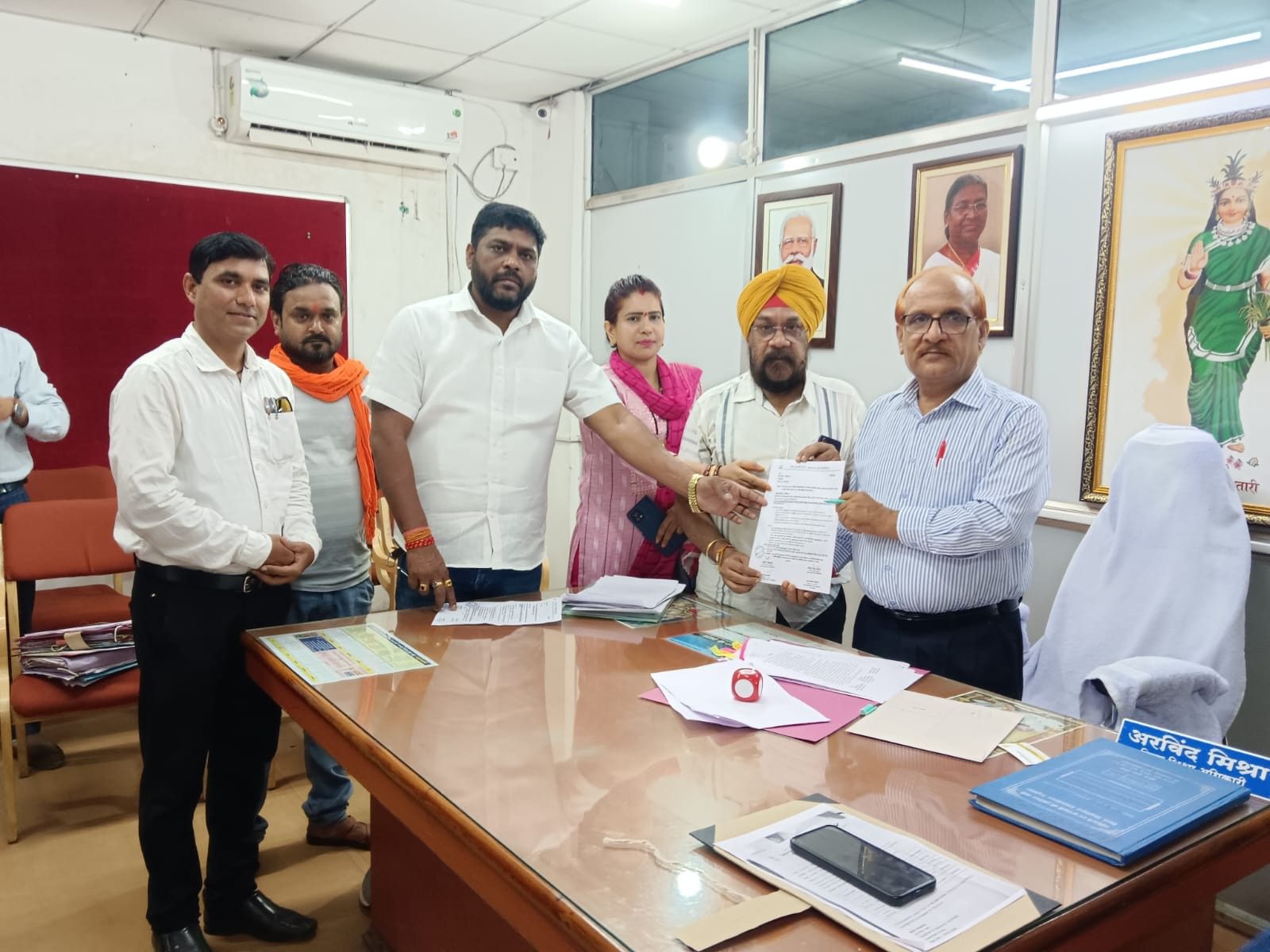 आम आदमी पार्टी दुर्ग लोकसभा इकाई ने RTE मे प्रवेश प्रक्रिया में व्यापक अनियमितताओं के कारण प्रवेश से वंचित हुए आवेदको के पक्ष मे तीसरी बार शासन से दस्तावेजो के साथ मुलाक़ात की