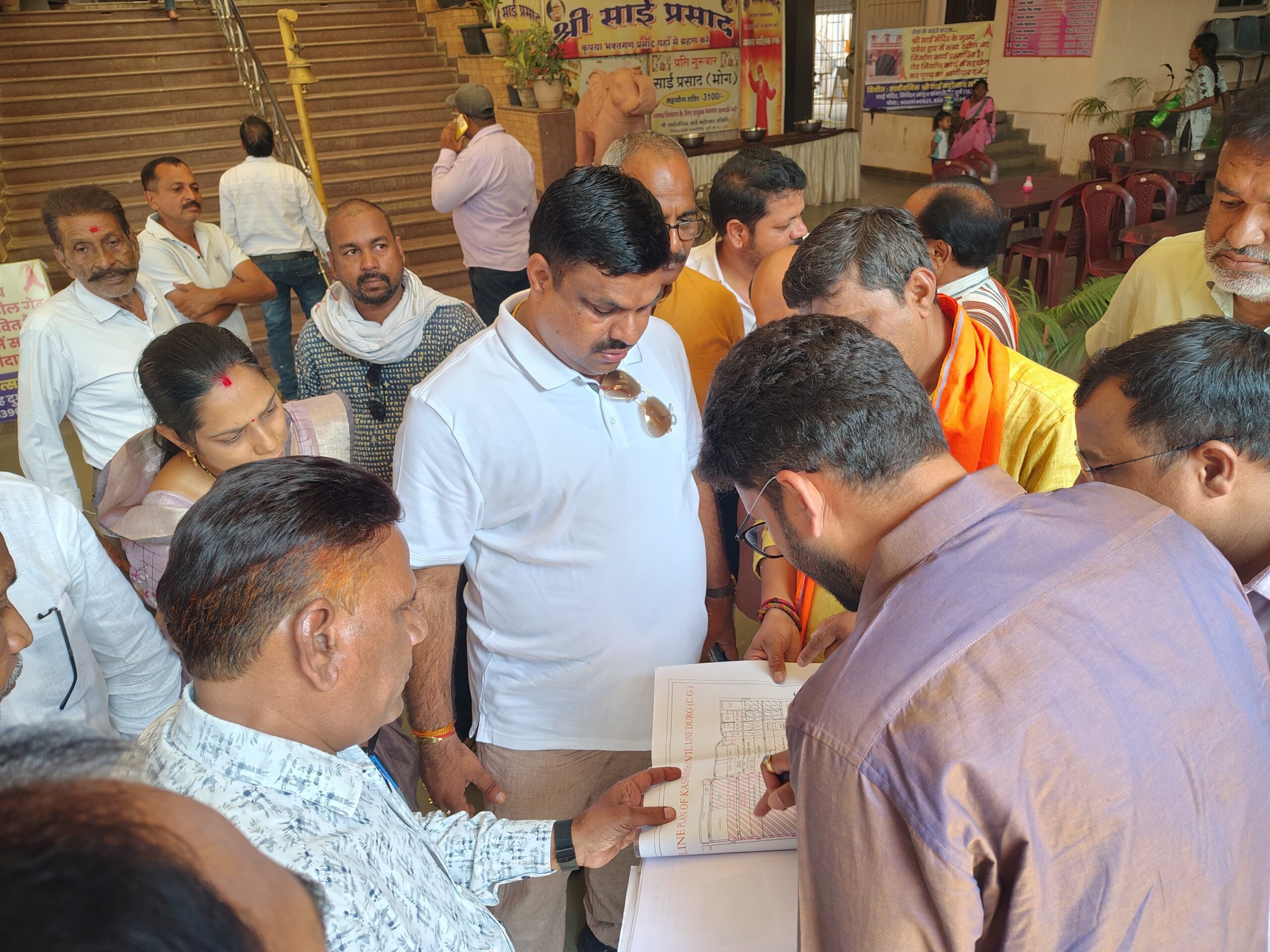 सिविल लाईन में आवासीय और व्यावसायिक काम्प्लेक्स, विधायक गजेन्द्र यादव ने इंजिनियरो की टीम के साथ किया निरिक्षण