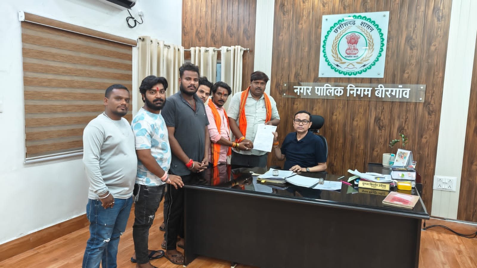 बीरगांव में फुटकर व्यापारियों की रोजी-रोटी पर संकट, महापौर पर भेदभाव का आरोप