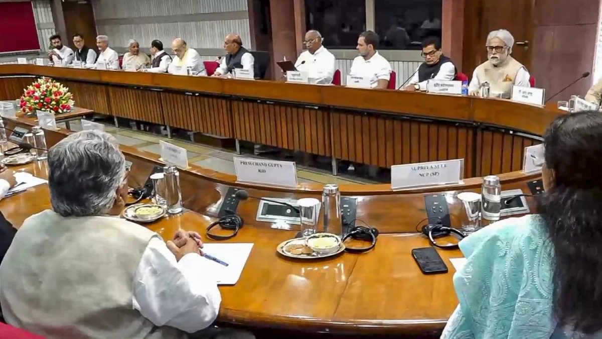 ऑपरेशन सिंदूर पर सर्वदलीय बैठक खत्म