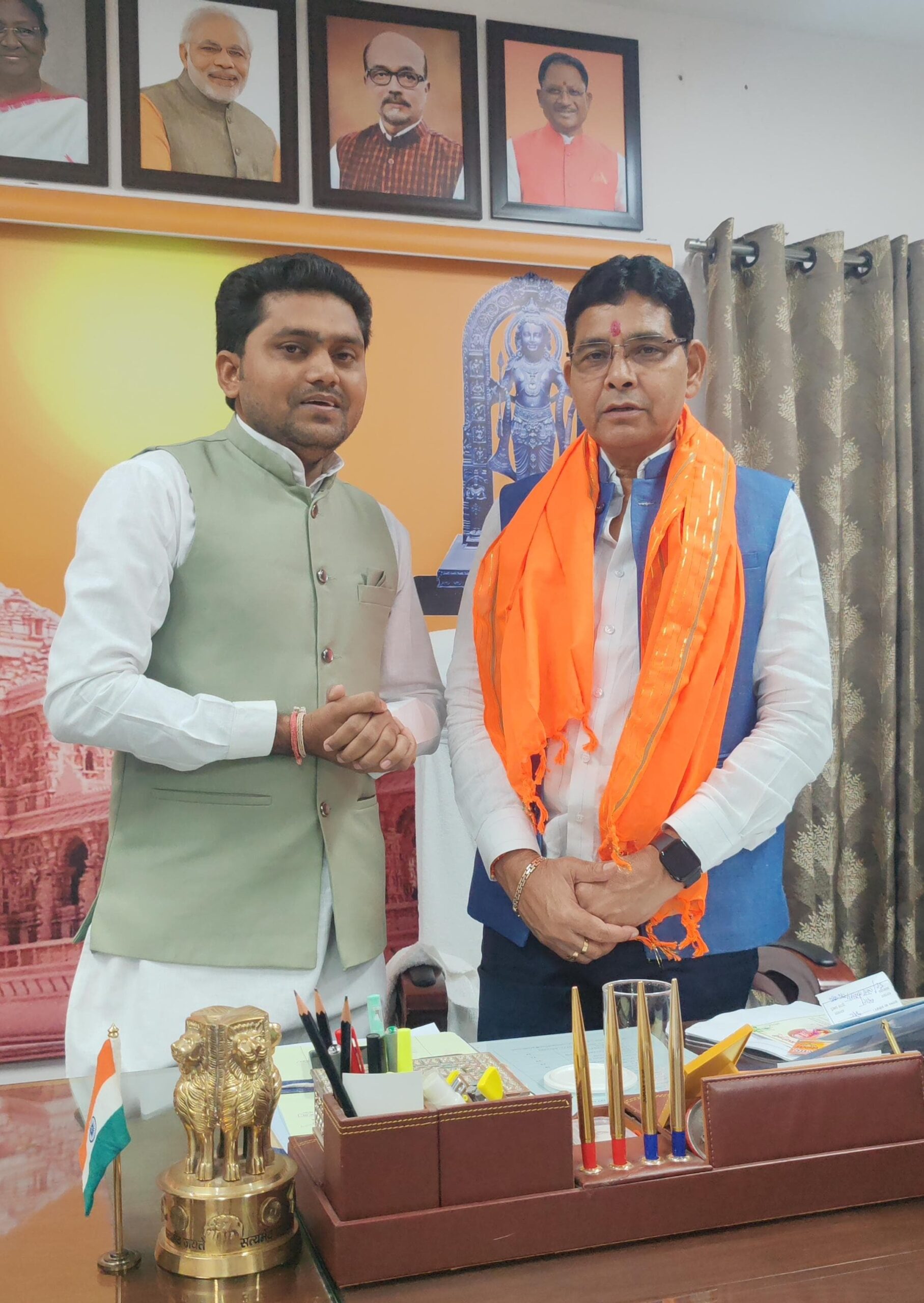 पटवारी की गलती से किसान परेशान: तुषार साहू ने की सस्पेंशन की मांग, राजस्व मंत्री को सौंपा ज्ञापन
