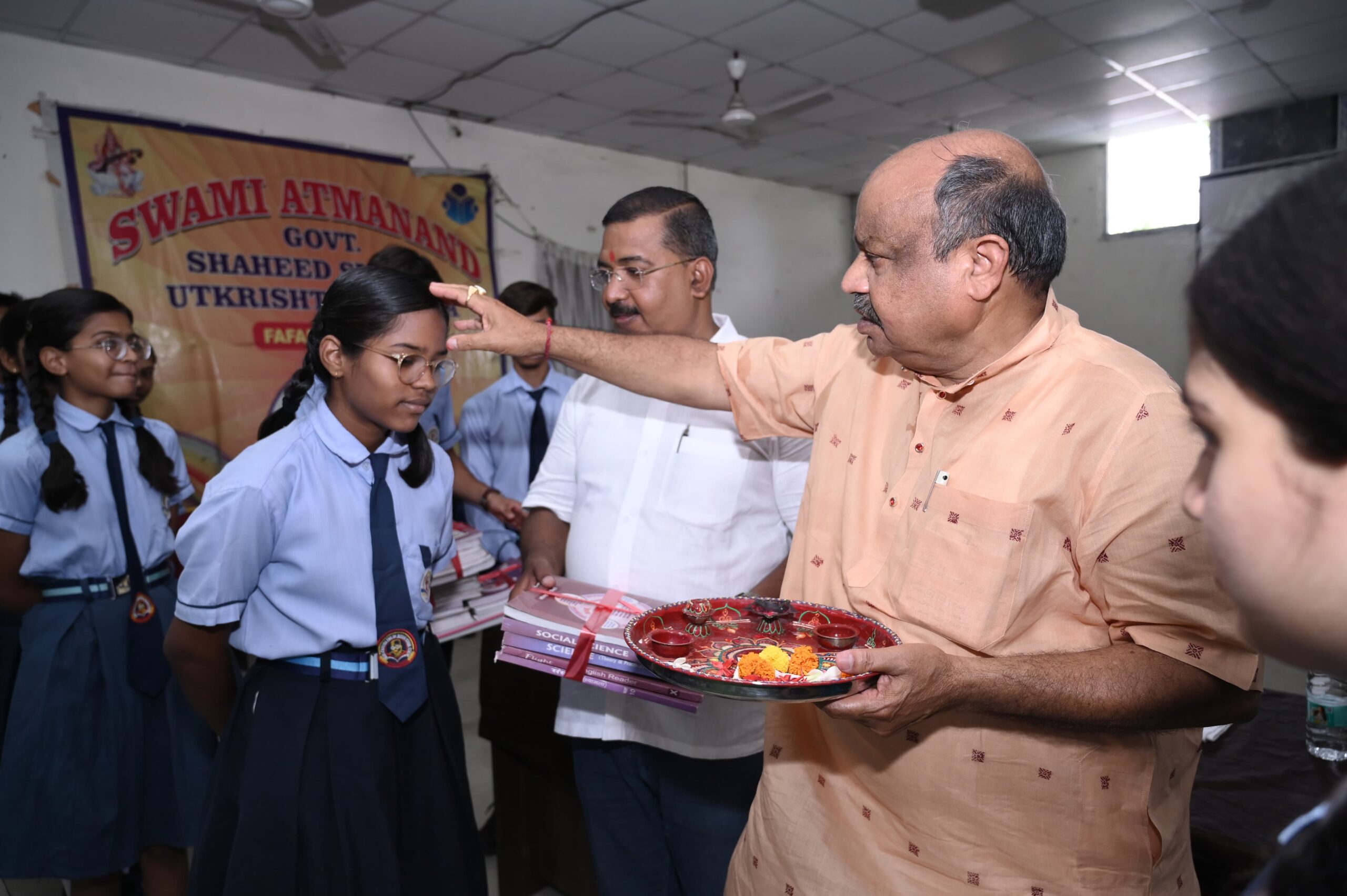 जिले के स्कूलों में धूमधाम से मनाया गया शाला प्रवेश उत्सव: बच्चों का तिलक कर हुआ स्वागत