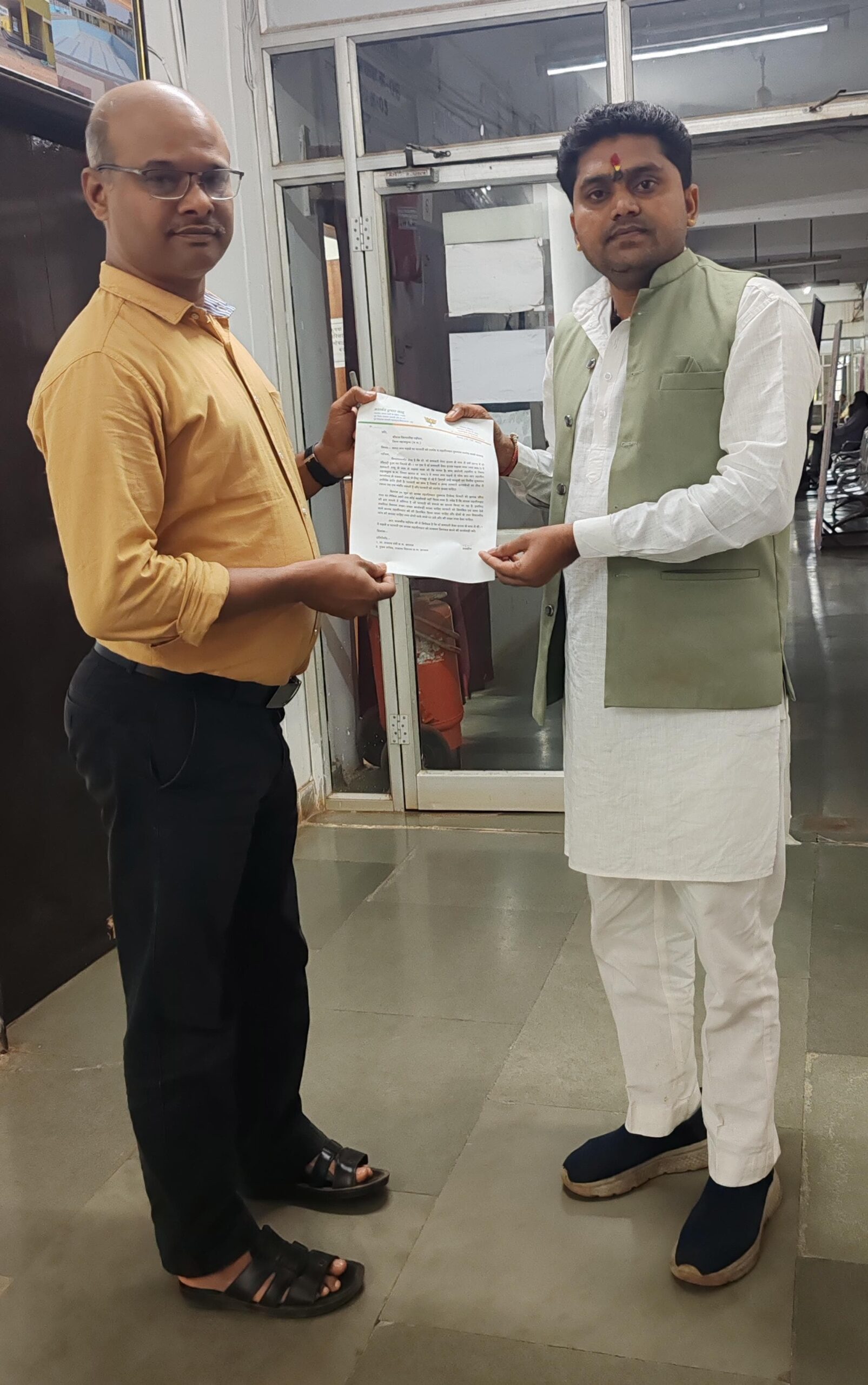 गलत नाम चढ़ाने पर पटवारी और नायब तहसीलदार तुमगांव टेकेन्द्र नुरूटी निलंबित, अशवंत तुषार साहू ने विभागीय जांच की मांग की