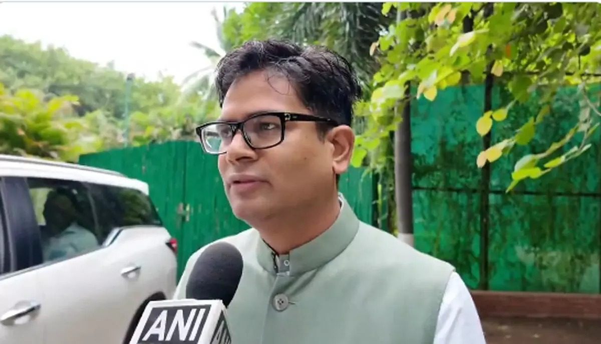 तेजस्वी यादव के ‘मूत्र’ वाले बयान पर भड़के मंत्री ओपी चौधरी, कहा – ये उनके संस्कार
