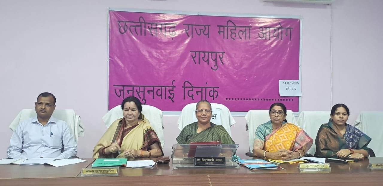 महिला आयोग की जनसुनवाई: पति के इनकार पर डीएनए जांच का आदेश, संविदाकर्मी को मिलेगा बकाया वेतन