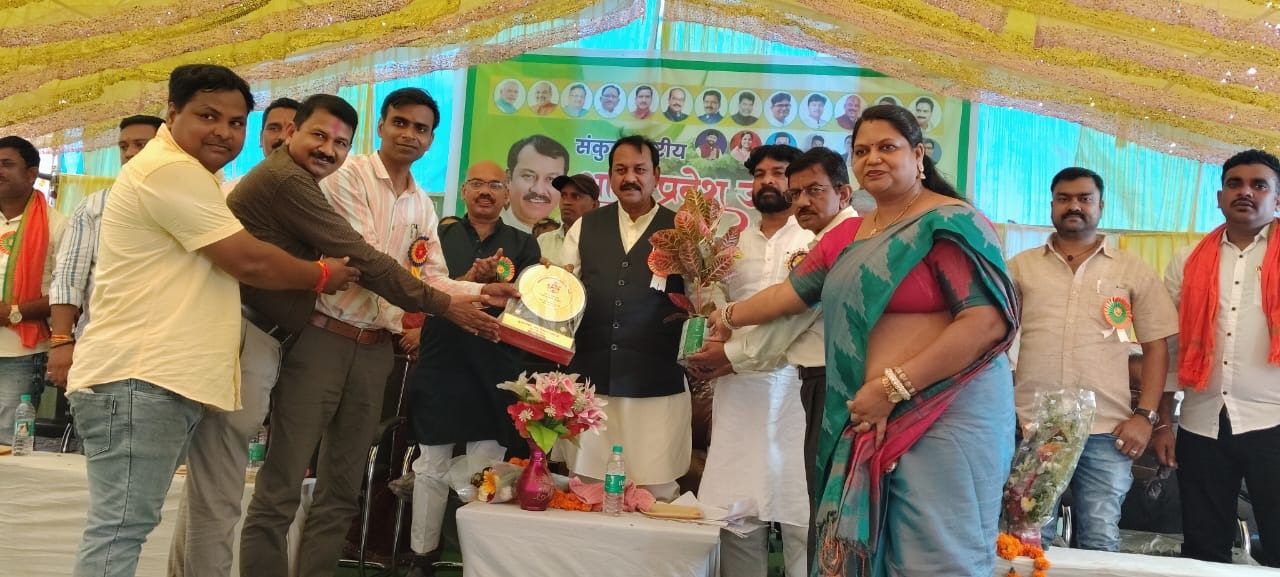 "एक पेड़ माँ के नाम" शंकुल स्तरीय कार्यक्रम: पोटिया में उमड़ा जनसैलाब, सांसद बघेल ने किया वृक्षारोपण