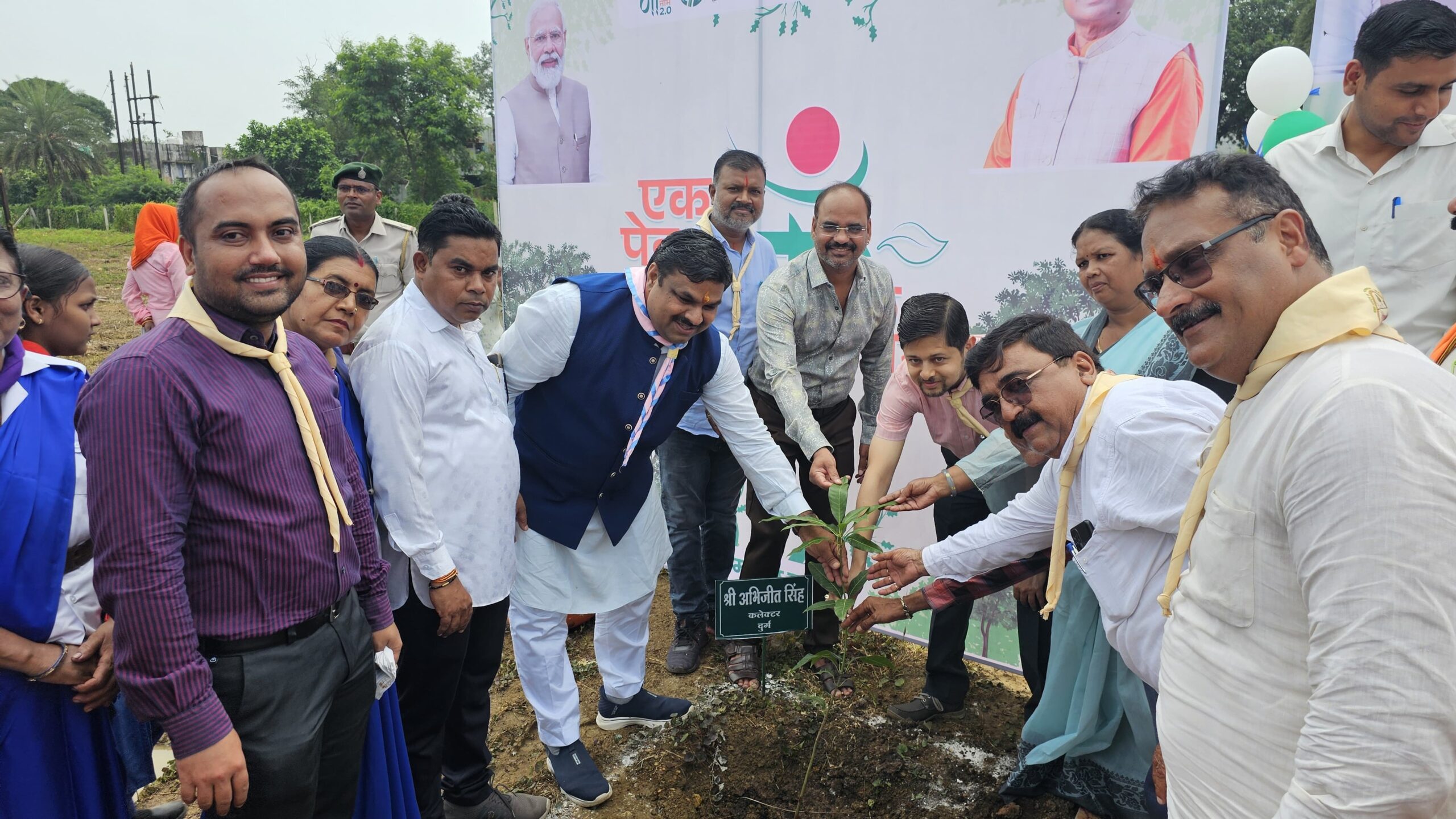 "एक पेड़ माँ के नाम": दुर्ग में विधायक गजेंद्र यादव ने किया पौधारोपण, पर्यावरण संरक्षण का दिया संदेश