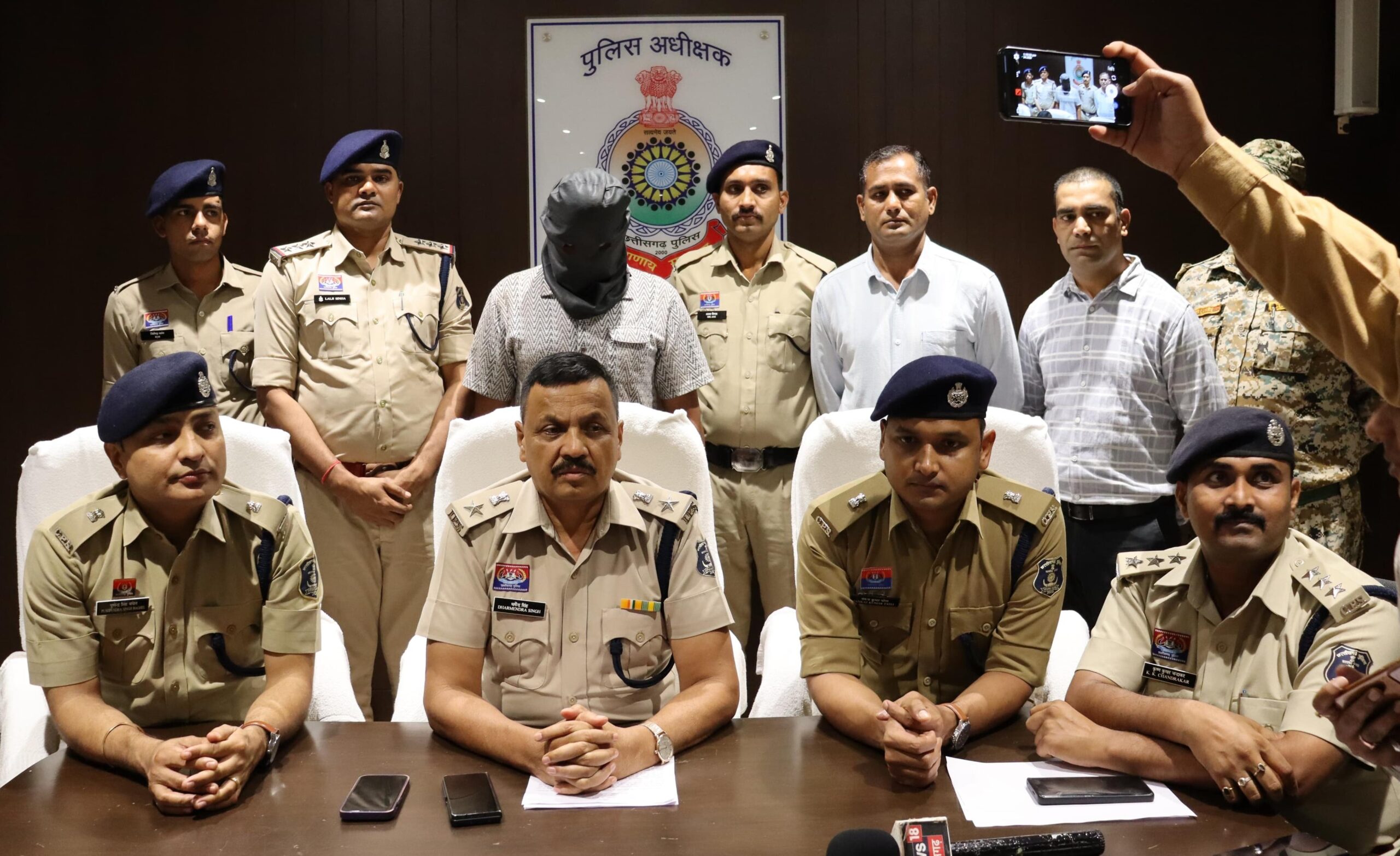 "कबीरधाम पुलिस ने 8 साल पुरानी डॉक्टर दंपति हत्या कांड का किया खुलासा, आरोपी गिरफ्तार"