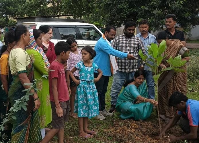 पौधरोपण सिर्फ फोटो खींचने के लिए नहीं, बल्कि सेवा देकर बड़ा करना है जिम्मेदारी - महापौर अलका बाघमार