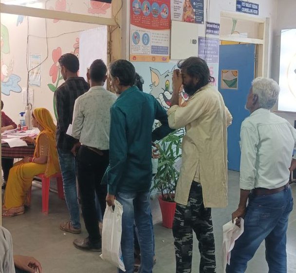 मौसम का कहर: अस्पताल मरीजों से भरे, ओपीडी में 2300 से अधिक मामले